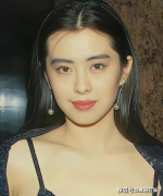 58岁王祖贤开艾灸馆近照：退圈20年未婚未育却让